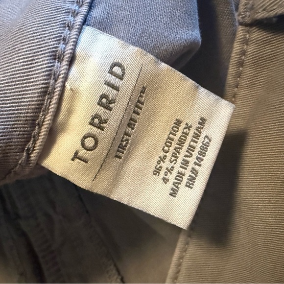NEW Torrid First at Fit Women's High Waist Gray Shorts -Sz 24 Plus- - Picture 6 of 6